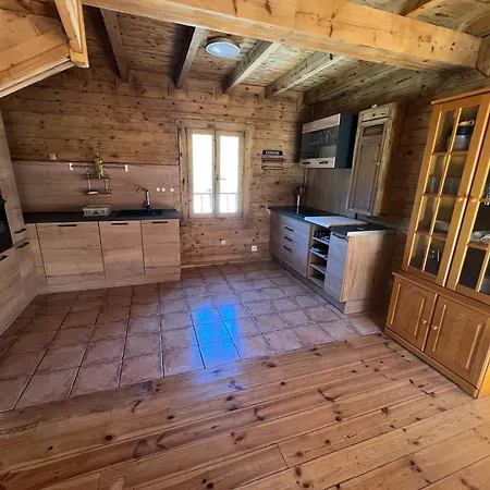 6 Dans Les Pyrénées Proche D'andorre Chalet