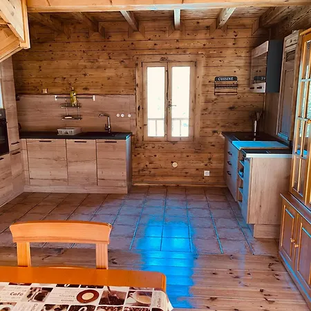 6 Dans Les Pyrénées Proche D'andorre Chalet