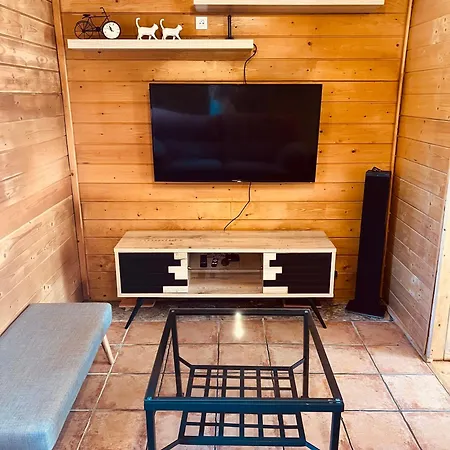 6 Dans Les Pyrénées Proche D'andorre Chalet