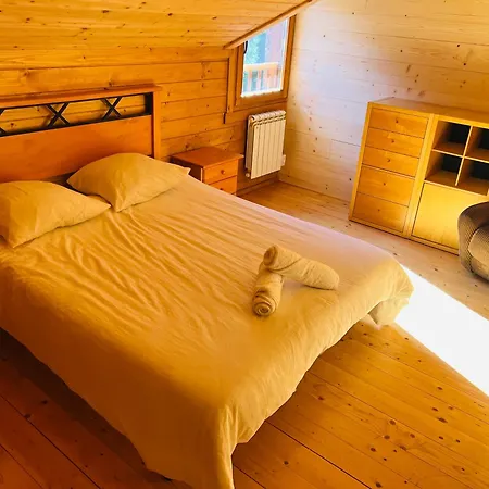 6 Dans Les Pyrénées Proche D'andorre Chalet