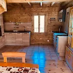 6 Dans Les Pyrenees Proche D'andorre Chalet