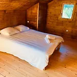 6 Dans Les Pyrenees Proche D'andorre Chalet *