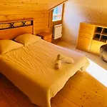 6 Dans Les Pyrenees Proche D'andorre Chalet