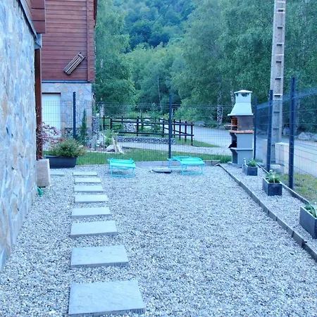 6 Dans Les Pyrenees Proche D'andorre Chalet