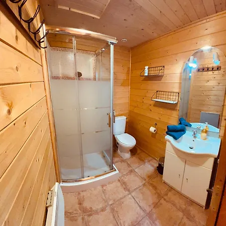 6 Dans Les Pyrenees Proche D'andorre *