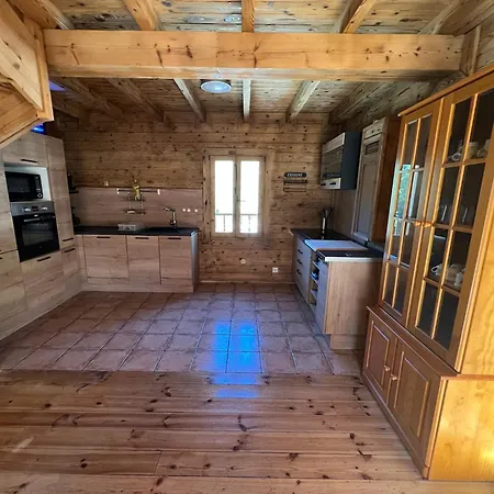 6 Dans Les Pyrenees Proche D'andorre Chalet