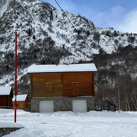 Chalet 6 Dans Les Pyrenees Proche D'andorre L'Hospitalet-pres-l'Andorre